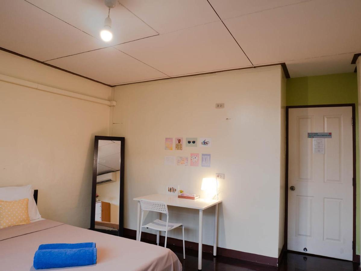 Chan Cha La 99 Hostel Bangkok Ngoại thất bức ảnh